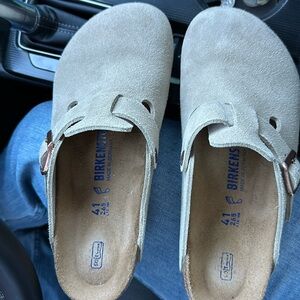 Birkenstock Boston Clogs in the light brown color.